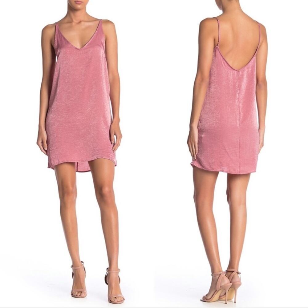 HONEY PUNCH Blush V-Neck Sleeveless Slip Dress Womens
